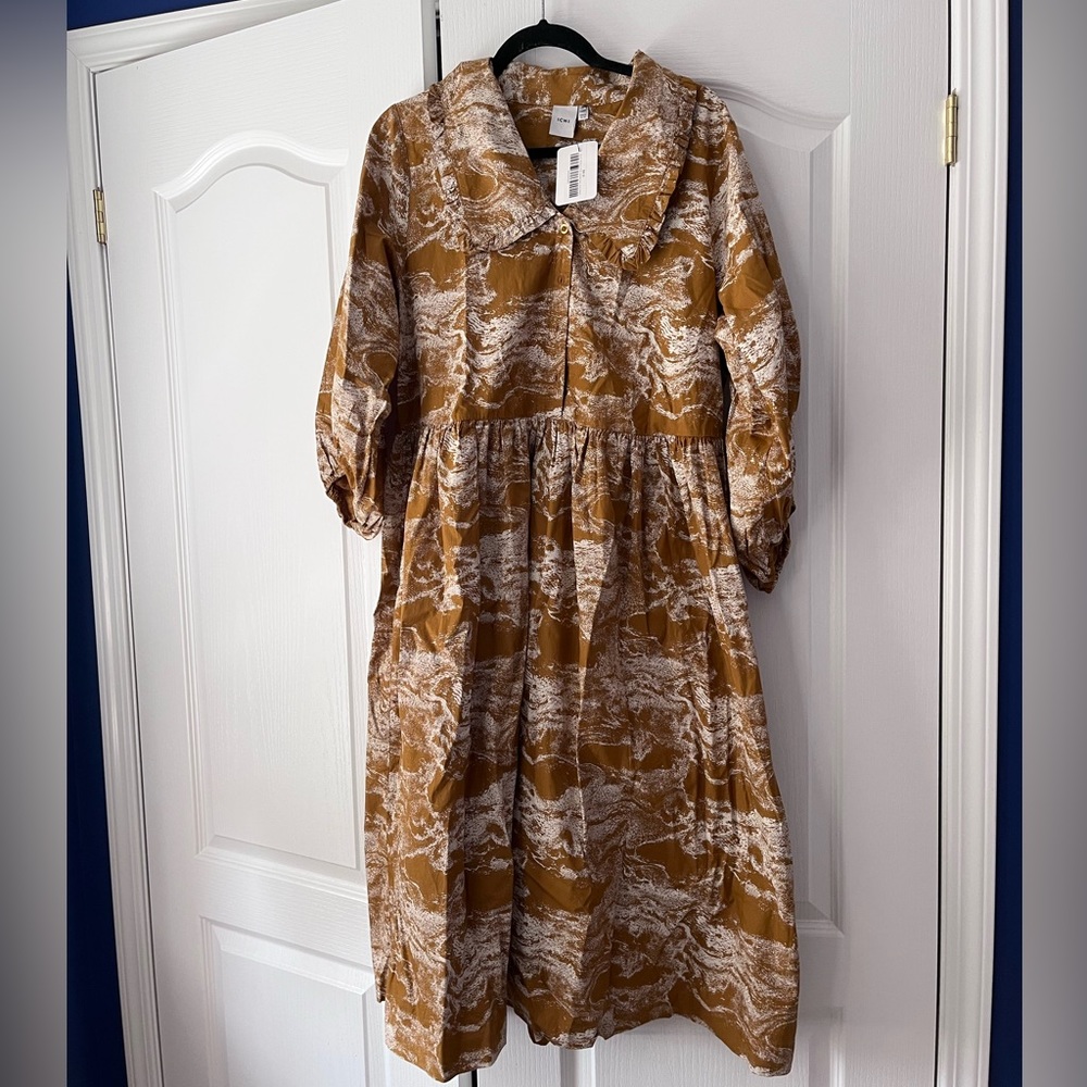 ICHI mustard dress with cloud print, puff sleeves and oversized collar.